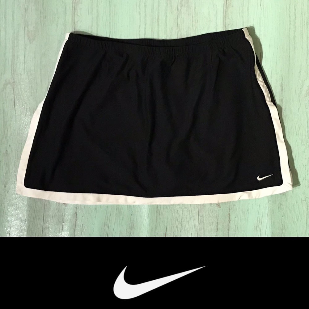 Nike Dri-Fit A-Line Black Skort Medium Size 8-10